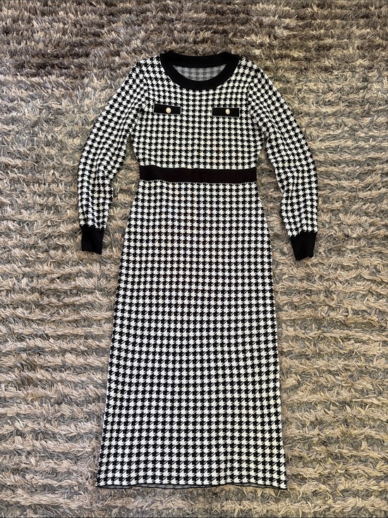 Dresses & Skirts - Black & White Houndstooth Long Sleeve Knit Dress Size S